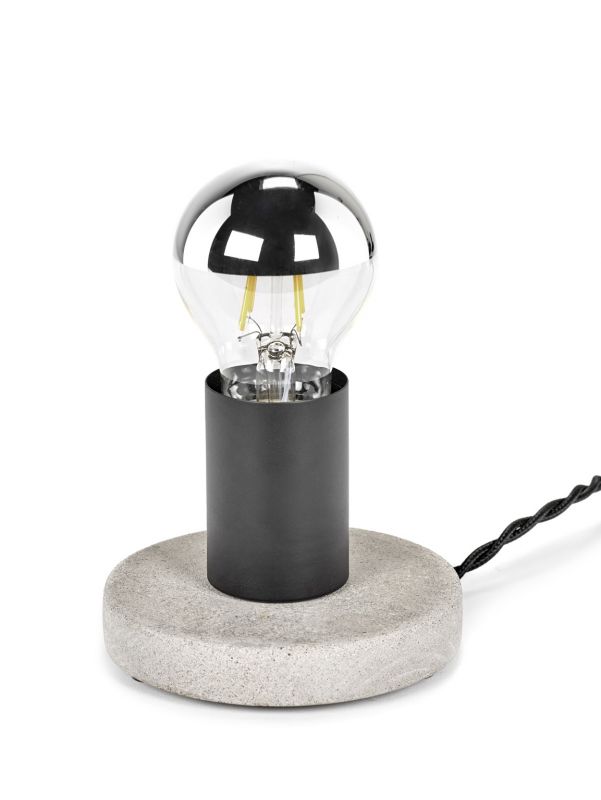 Essentials KVG Tischleuchte: Moderne Lampe mit Betonsockel und silberner Glühbirne. Serax Design.